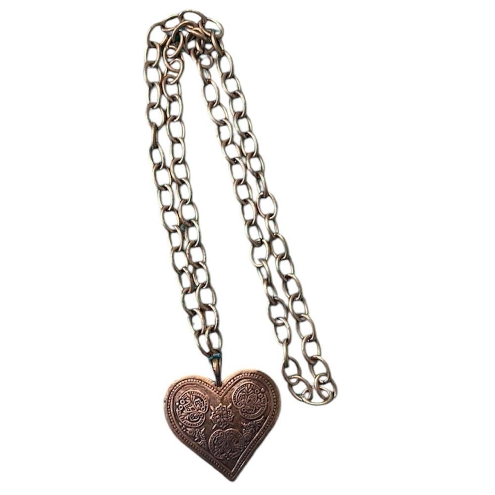 Brass colored heavy chain heart necklace flower designs on heart pendant EUC